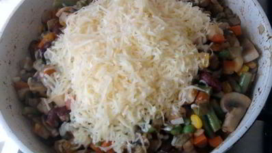 фаршированный овощами лаваш в духовке