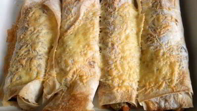 фаршированный овощами лаваш в духовке