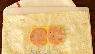 конвертики из лаваша с сыром и ветчиной