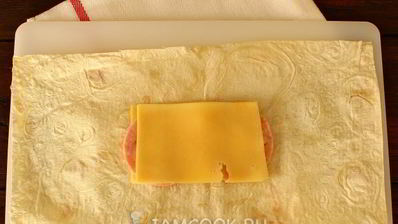 конвертики из лаваша с сыром и ветчиной