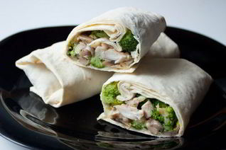 Курица с брокколи в лаваше