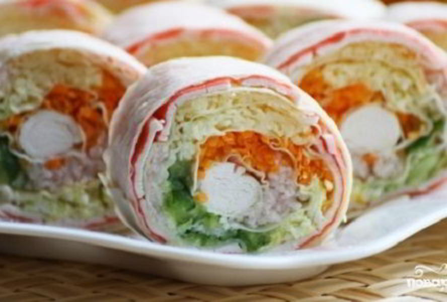 Лаваш с корейской морковкой и крабовыми палочками