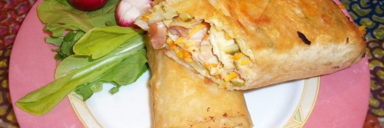 Лаваш с корейской морковкой и огурцом