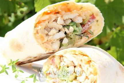 Лаваш с курицей и овощами