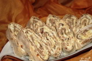 Лаваш с сайрой, яйцами и сыром