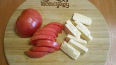 лаваш с сыром и помидорами на костре