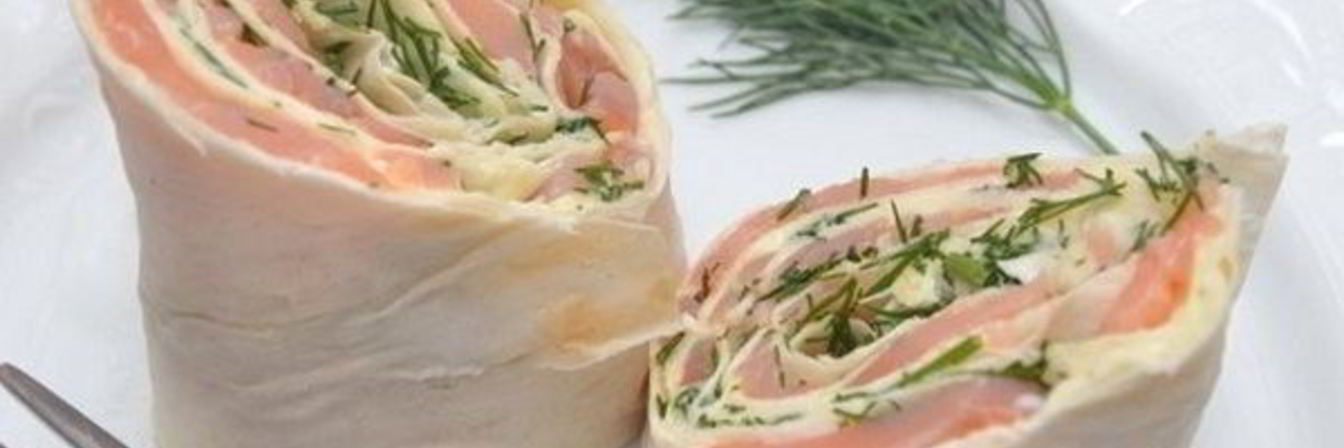 Лаваш с сыром, и семгой, и зеленью