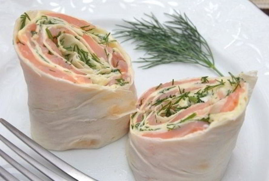 Лаваш с сыром, и семгой, и зеленью