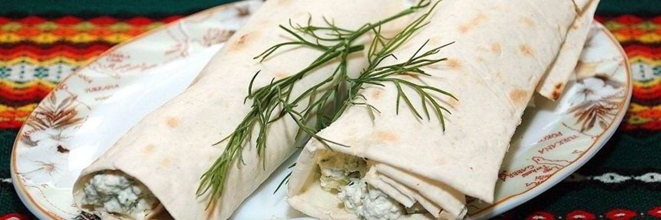 Лаваш с творогом и чесноком