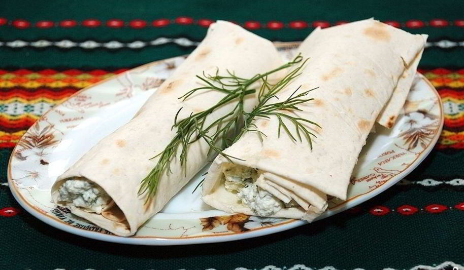 Рецепт лаваша с творогом и чесноком