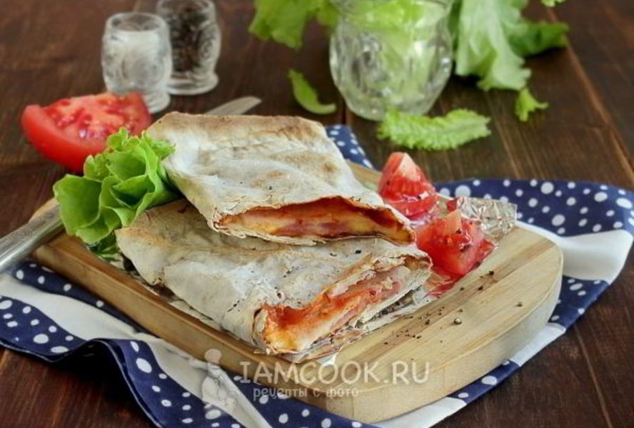 Лаваш с ветчиной и сыром в духовке