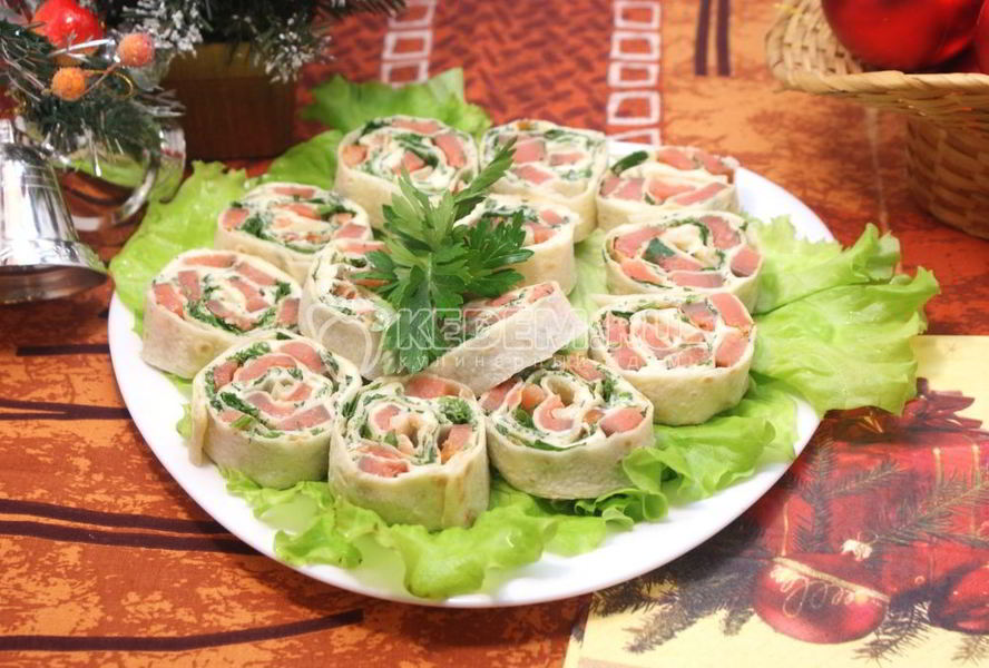 Рулетики из лаваша с красной рыбой