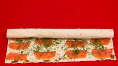 рулетики из лаваша с семгой и ветчиной