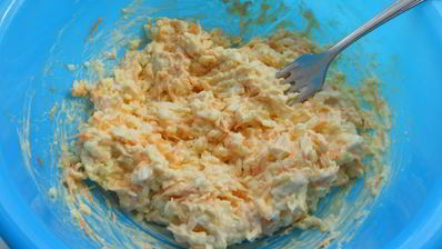 рулетики из лаваша с сыром, яйцами и морковью