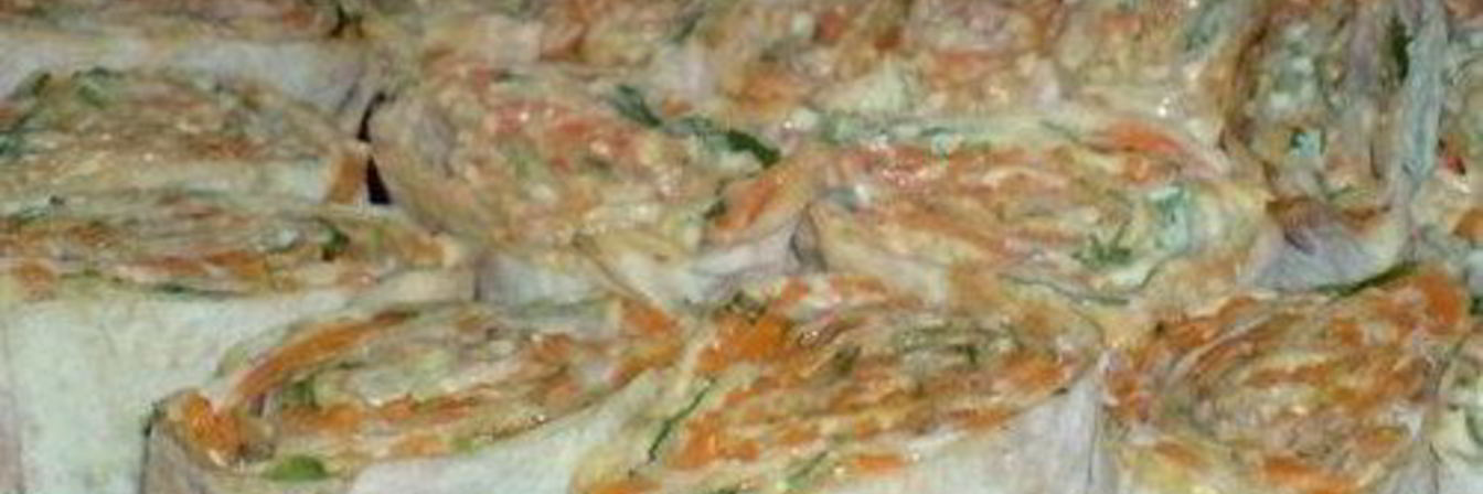 Рулетики из лаваша с ветчиной, зеленью и сыром