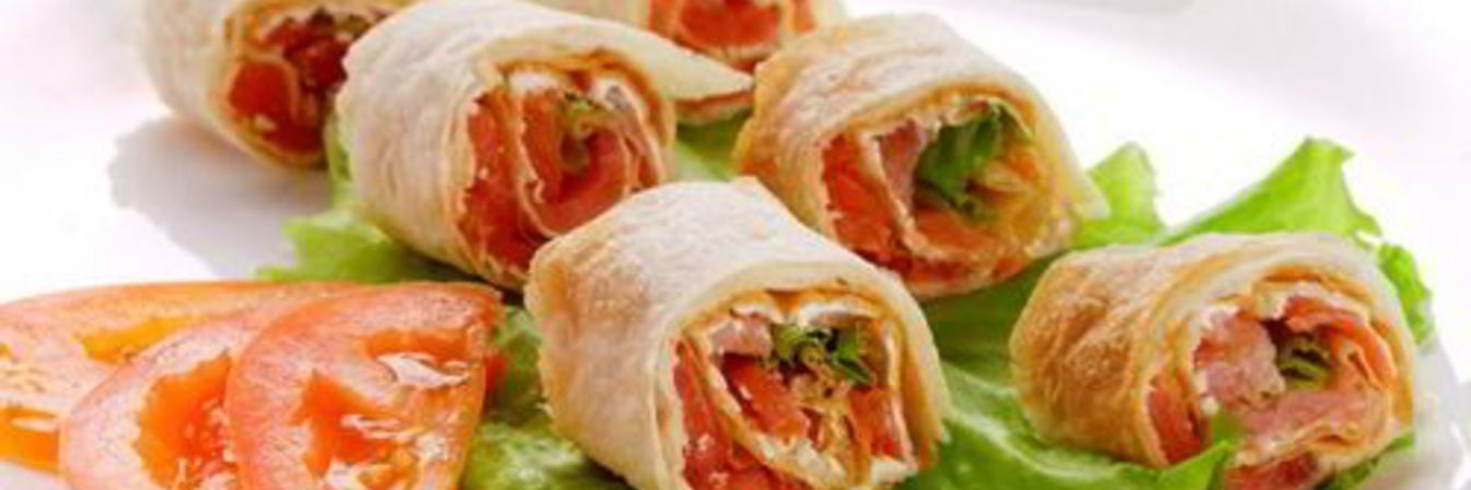 Рулетики из тонкого лаваша со слабосоленой семгой