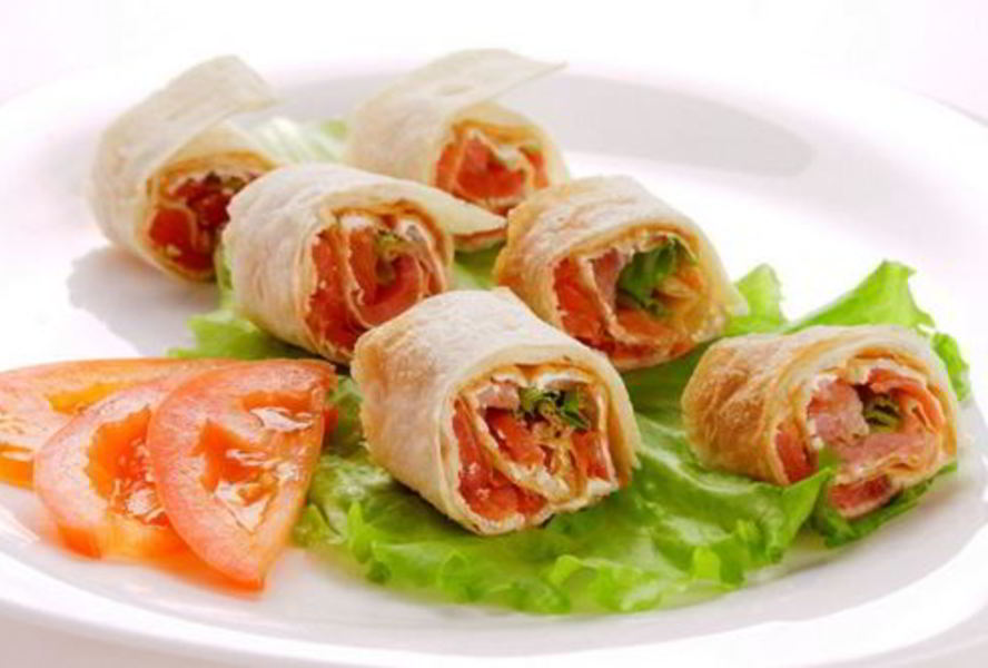 Рулетики из тонкого лаваша со слабосоленой семгой