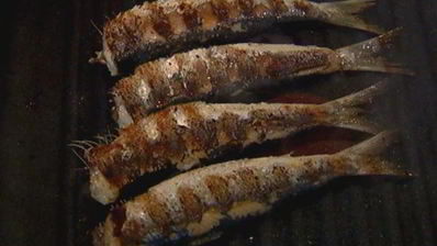 сардинки с легким салатом и чипсами из лаваша