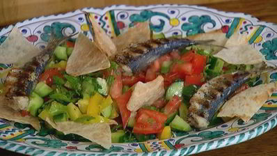 сардинки с легким салатом и чипсами из лаваша