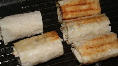 сосиски в лаваше с сыром и картошкой