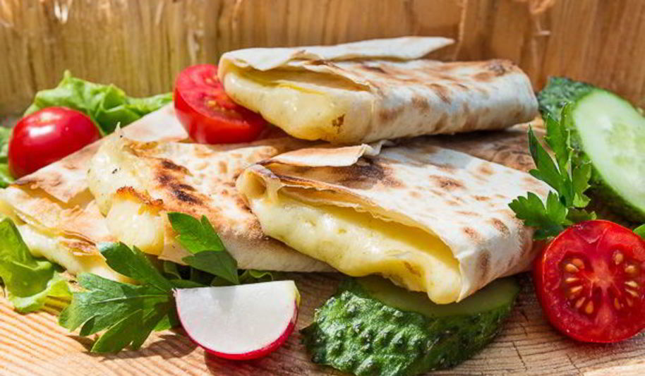 Рецепт сулугуней в лаваше на углях