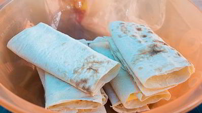 сулугуни в лаваше на углях