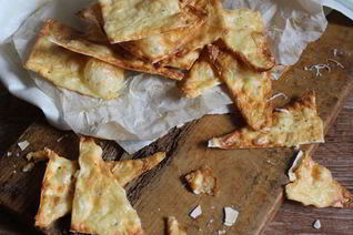 Сырные чипсы из лаваша