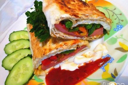 Сытный завтрак в лаваше