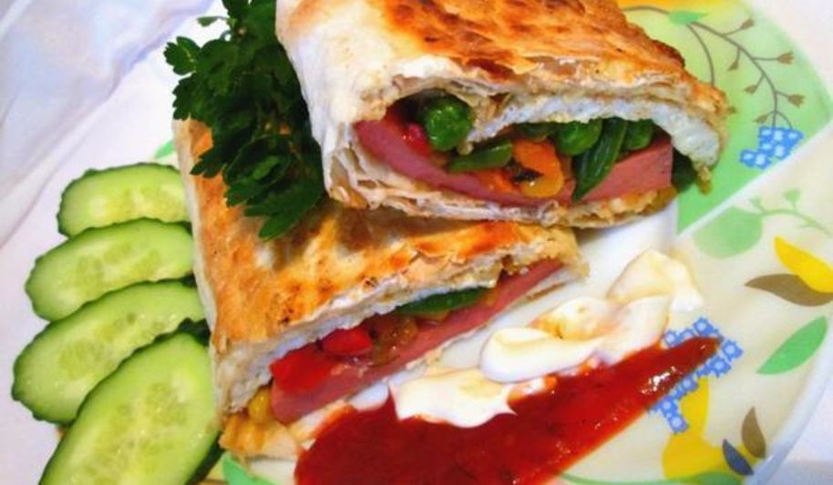 Рецепт сытного завтрака в лаваше