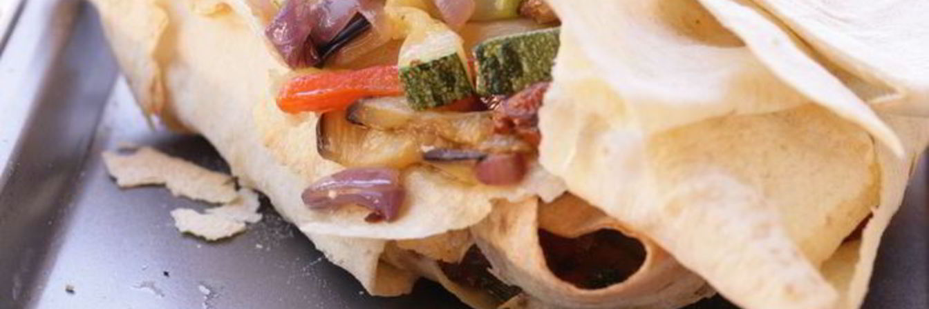 Треугольники из лаваша с овощами и сыром фета