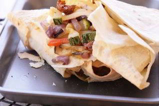 Треугольники из лаваша с овощами и сыром фета