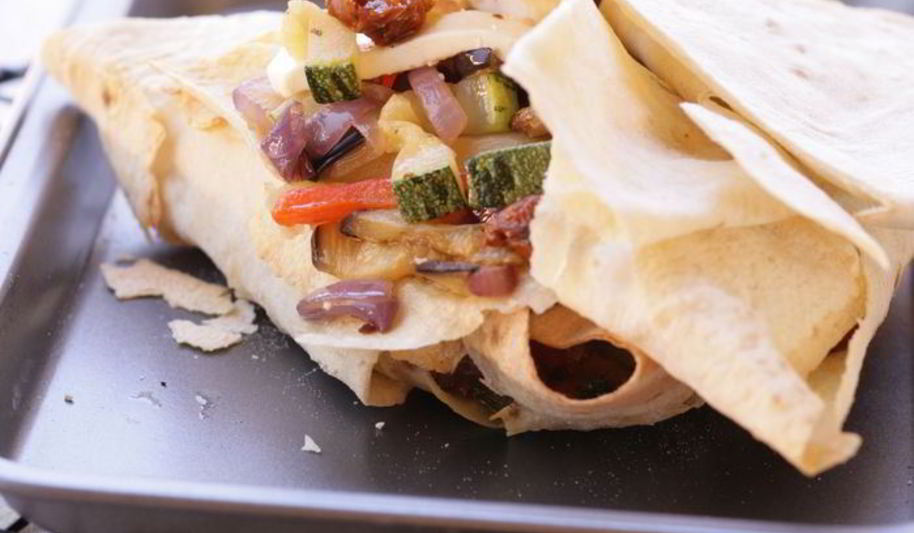 Рецепт треугольников из лаваша с овощами и сыром фета