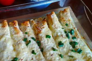 Трубочки из лаваша, запеченные в соусе