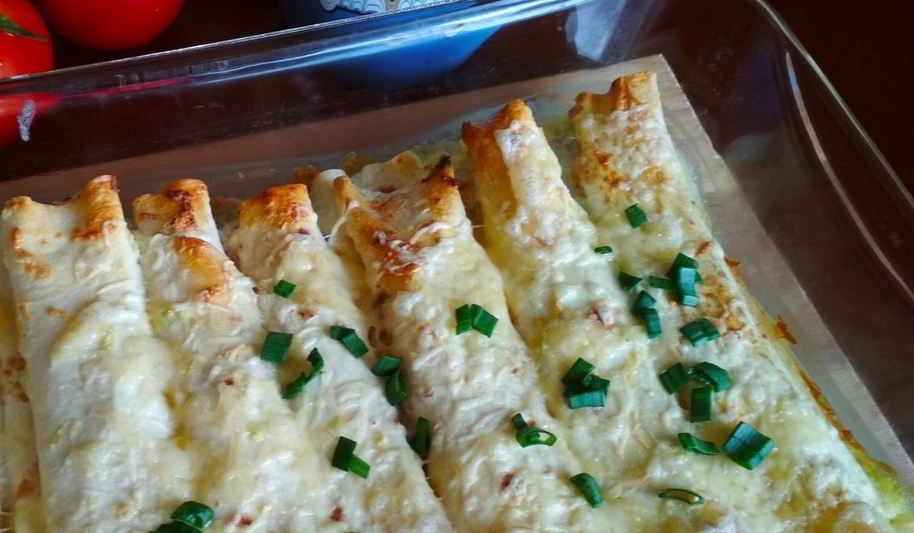 Рецепт трубочек из лаваша, запеченные в соусе