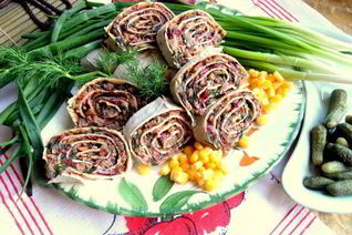 Закуска из фасоли в лаваше Сытная