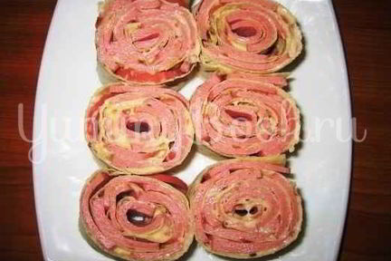 Закуска из колбасы в лаваше