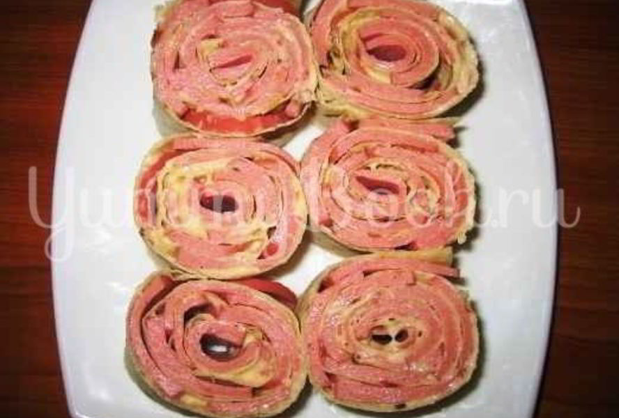 Закуска из колбасы в лаваше