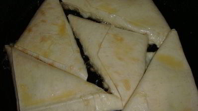 закуска из крабовых палочек в лаваше, обжаренная