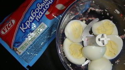 закуска из крабовых палочек в лаваше, обжаренная