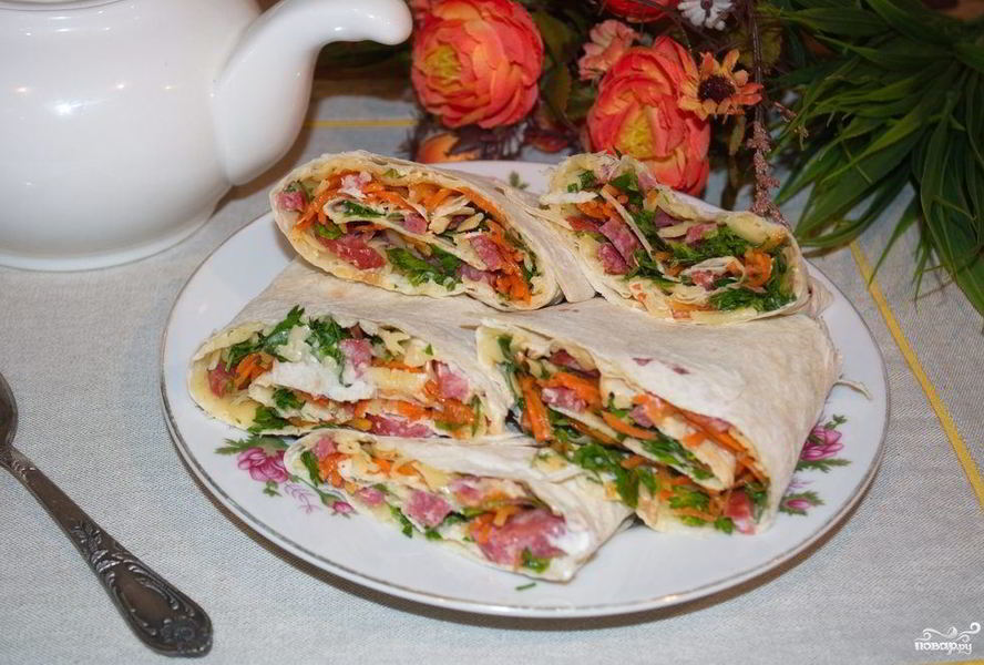 Закуска из лаваша с корейской морковкой