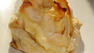 запеченные завитки из лаваша с творогом