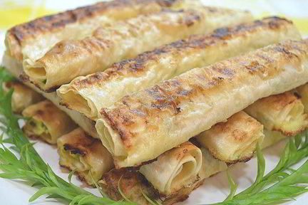 Жареный лаваш с сырной начинкой