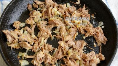 домашние творожные лепешки с мясом, овощами и сыром