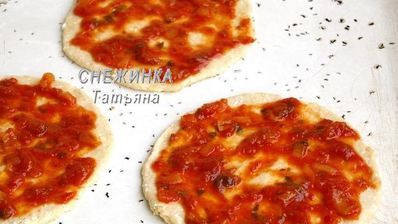 домашние творожные лепешки с мясом, овощами и сыром