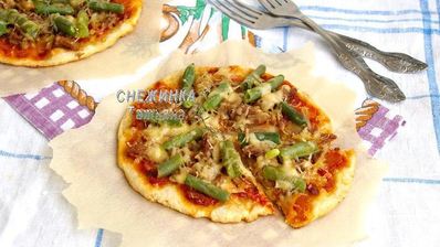 домашние творожные лепешки с мясом, овощами и сыром