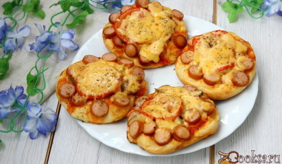 Рецепт дрожжевых лепешек с сосисками