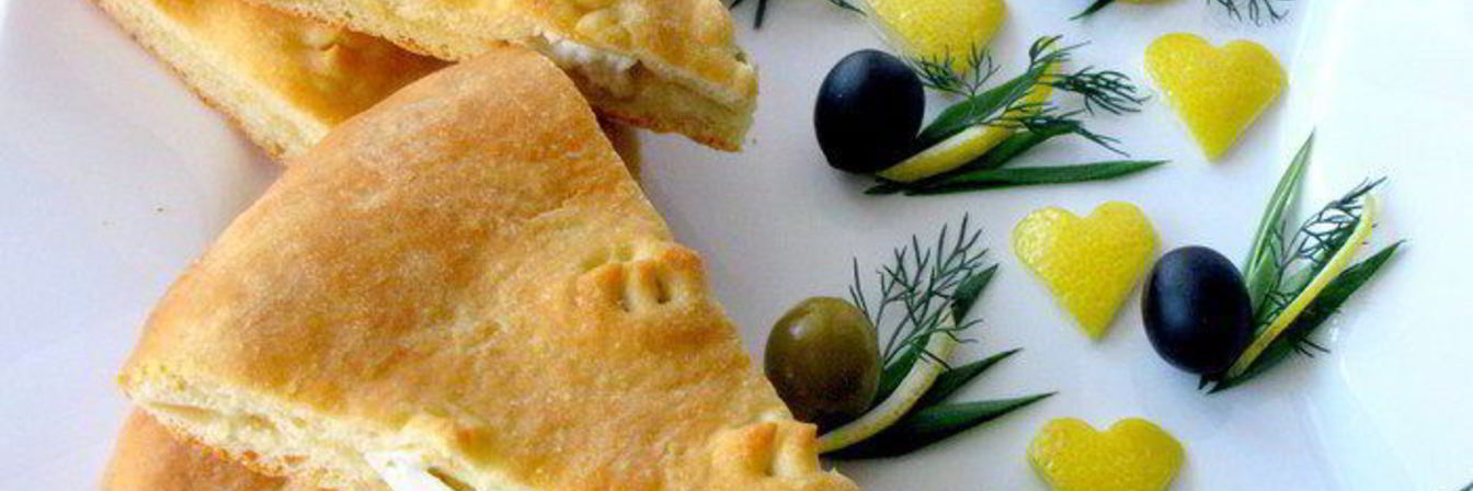 Двухслойная фокачча с оливками и молодым сыром