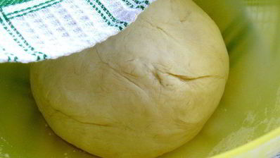 двухслойная фокачча с оливками и молодым сыром