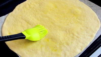 двухслойная фокачча с оливками и молодым сыром