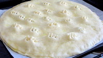 двухслойная фокачча с оливками и молодым сыром